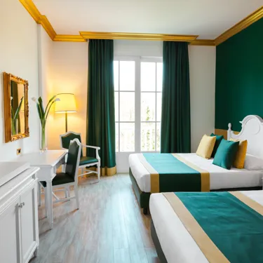 Gardaland Hotel - Camera Classic Quadrupla Familiare - Televisore